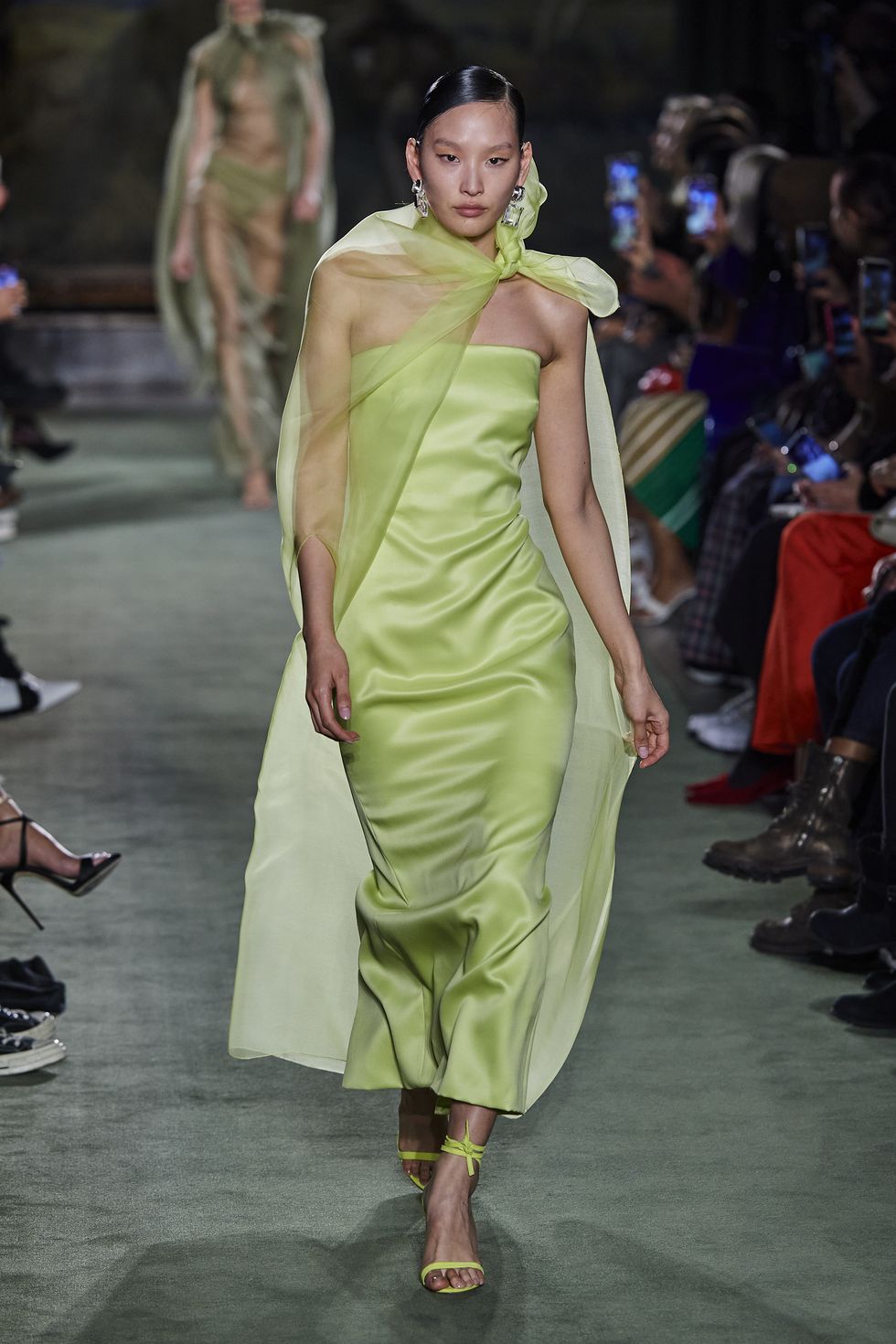 14.
Xanh quả bơ: Màu xanh tươi mát này hứa hẹn là gam màu hot thứ 2
sau sắc vàng chói chang.