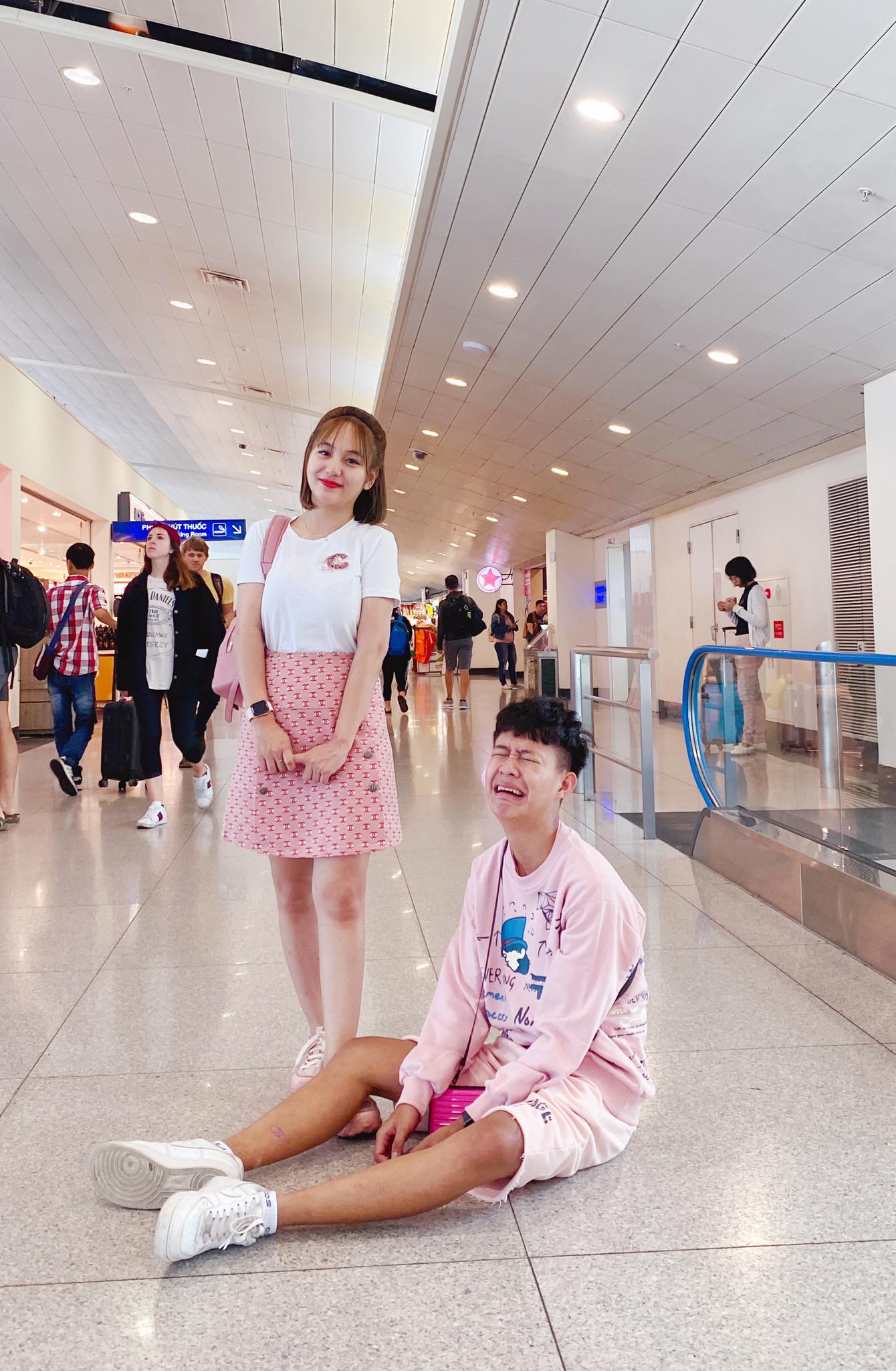 Thế Anh gây chú ý bởi nhiều biểu cảm hài hước và những trò trêu sếp bá đạo.