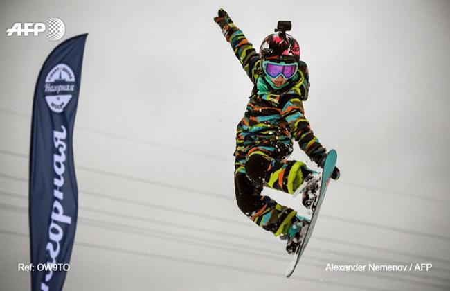 Bé gái 6 tuổi người Nga trổ tài trượt ván tuyết siêu đỉnh - 3