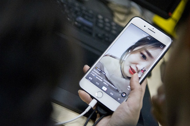 Theo một nghiên cứu, ứng dụng đăng tải video Douyin và Kuaishou có số người dùng tăng 42 triệu trong dịp Tết Nguyên Đán, nhiều hơn 1/3 so với bình thường. 