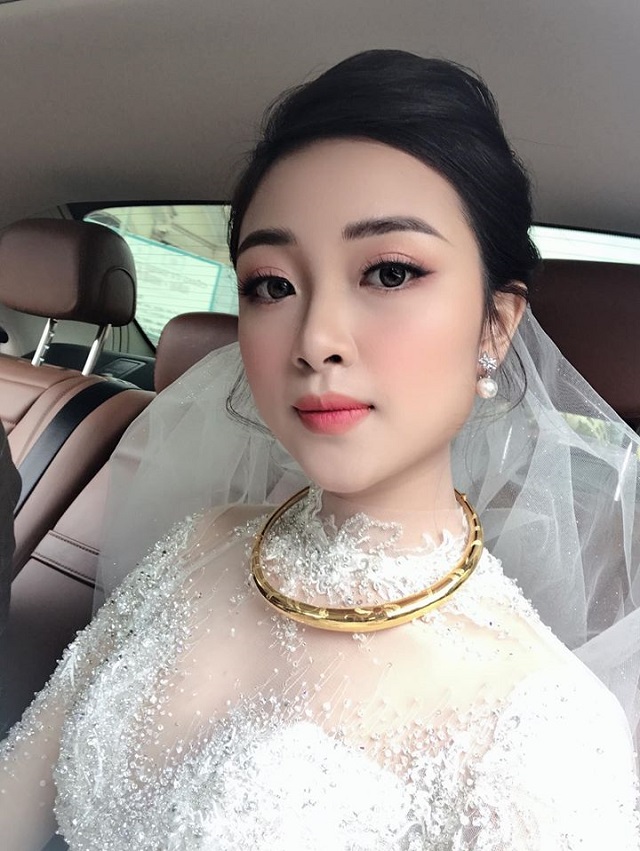 Hot girl Nhật Linh liên tục nhận những ý kiến trái chiều từ khi công khai tình cảm đến ngày kết hôn.