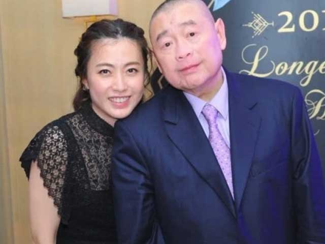 Làm đẹp - Cú "lột xác" nhan sắc của phóng viên "quèn" lấy tỷ phú tuổi gần đất xa trời