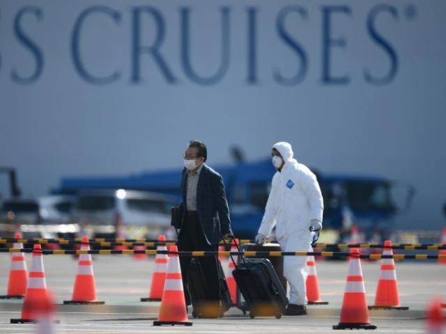 Thế giới - Quan chức Nhật "phản pháo" sau khi bị chỉ trích vì để Covid-19 lây lan mạnh trên du thuyền