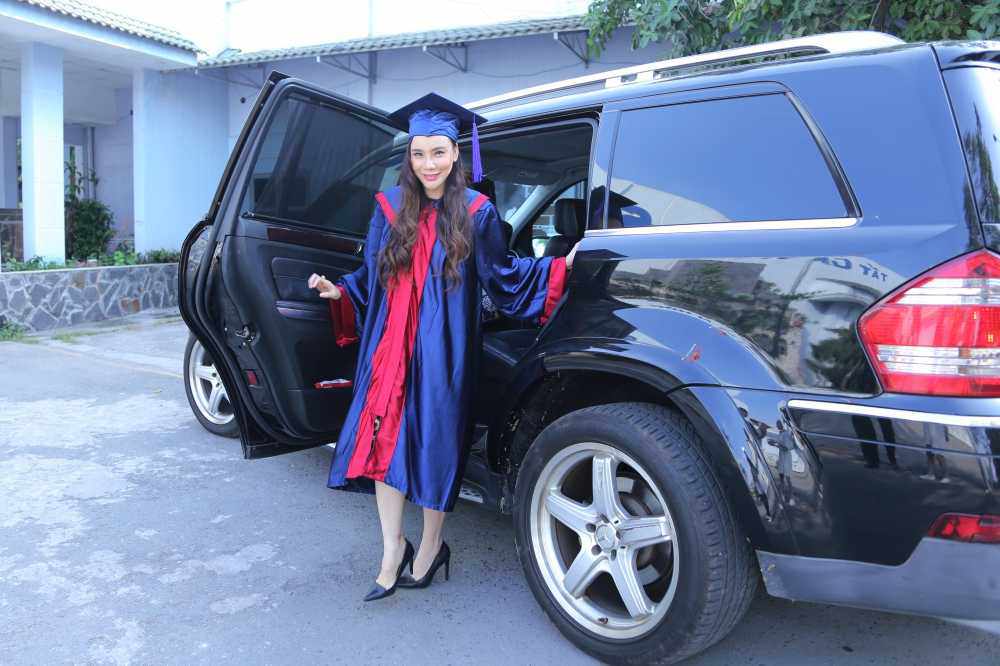 Nữ ca sĩ từng ở nhà dột nát, đi nhặt phế liệu, giờ là đại gia giàu có khủng khiếp - 7