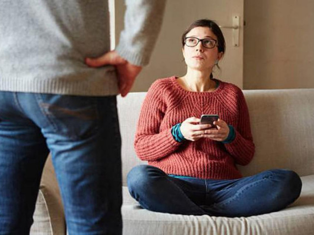 Bạn trẻ - Cuộc sống - Đánh vợ còn bắt phải quỳ xin lỗi, ai sẽ "chứa chấp" một ông chồng như thế này?