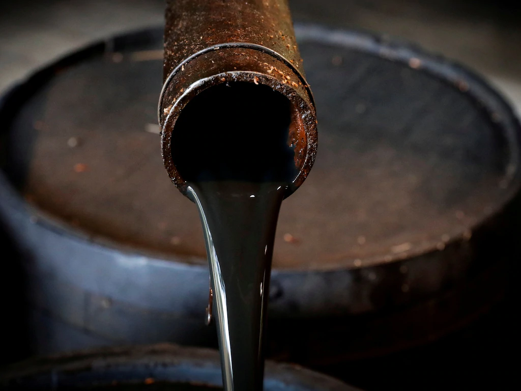 Nhu cầu tiêu thụ xăng dầu dự báo sẽ giảm mạnh do virus corona (Nguồn: CNBC)
