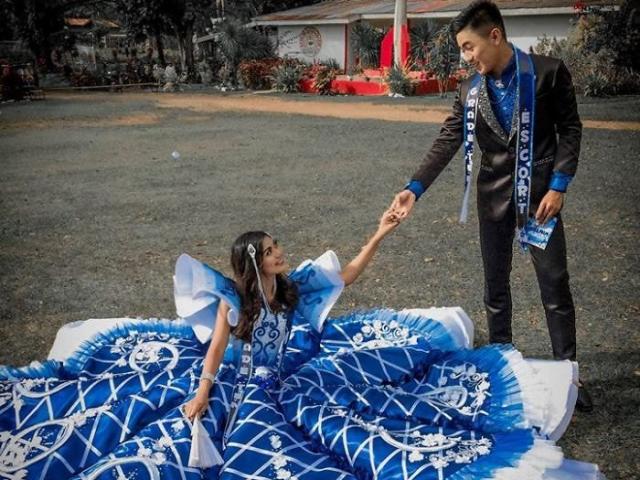 Bạn trẻ - Cuộc sống - Anh trai "nhà người ta" tự tay may váy dạ hội cho em gái, vật liệu đơn sơ mà đẹp hơn hàng hiệu