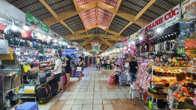 Chợ Bến Thành vắng khách trong mùa dịch.