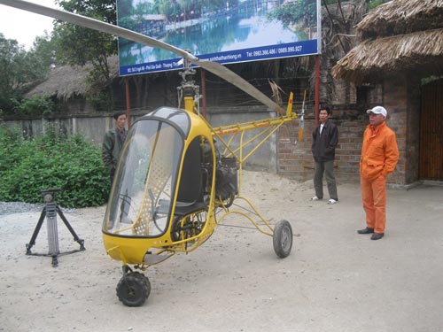Năm 2013, ông Thắng đã nghiên cứu chế tạo thành công chiếc trực thăng