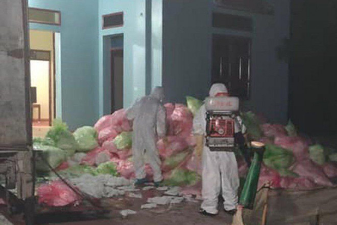 Công an huyện Sóc Sơn vừa phát hiện bên trong một ngồi nhà trên địa bàn cất giấu 620kg khẩu trang y tế đã qua sử dụng được mua từ Vĩnh Phúc.