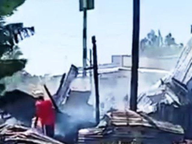 Tin tức trong ngày - CLIP: Bà đi làm thuê, 3 cháu nhỏ thoát chết thần kỳ từ căn nhà cháy rụi