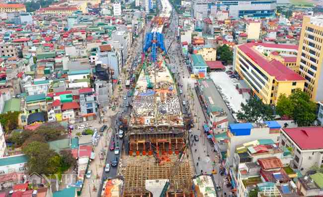 Đoạn kế tiếp của vành đai 2 đến cầu Vĩnh Tuy qua các đường Đại La, Minh Khai vẫn đang giải phóng mặt bằng.&nbsp;Đoạn Vĩnh Tuy - Ngã Tư Sở được coi là một trong những điểm nghẽn giao thông tại Thủ đô với mật độ phương tiện cao nhưng khổ đường chật hẹp. Tình trạng ùn tắc giao thông thường xuyên xảy ra tại các nút giao thông như cầu Mai Động, Ngã Tư Vọng, đường Minh Khai...&nbsp;Dự án đường vành đai 2 dự kiến sẽ giải quyết vấn đề này.