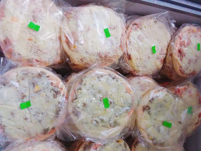 Loại pizza này có giá bán sỉ chỉ khoảng 15.000-30.000 đồng/cái.