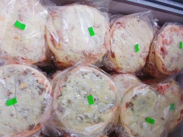 Thị trường - Tiêu dùng - Nguồn gốc pizza siêu rẻ tràn chợ mạng, 6 tháng không mốc hỏng