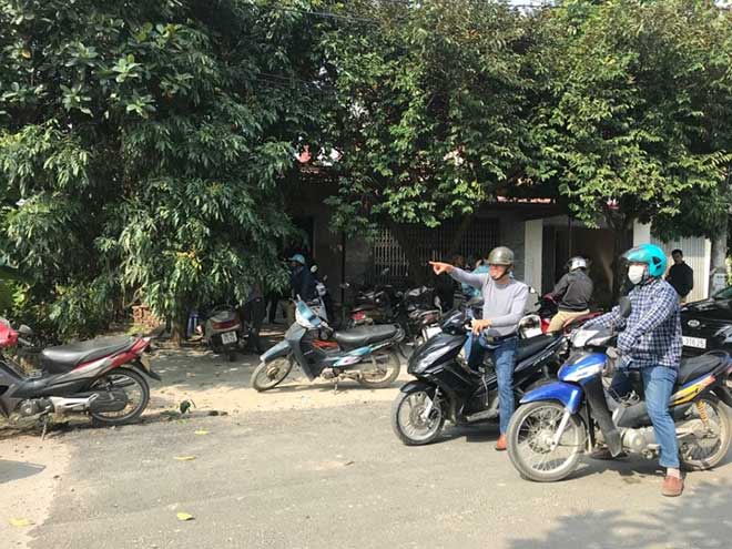 Người dân có mặt tại nơi xảy ra vụ án mạng