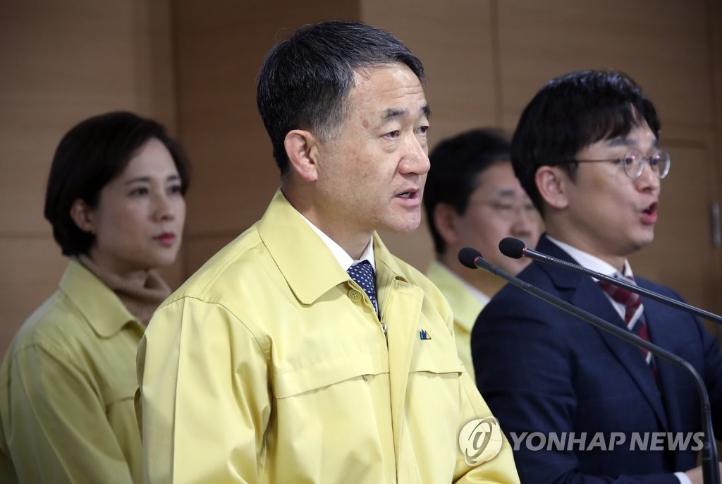 Bộ trưởng Bộ Y tế Hàn Quốc – ông Park Neung-hoo (ảnh: Yonhap)