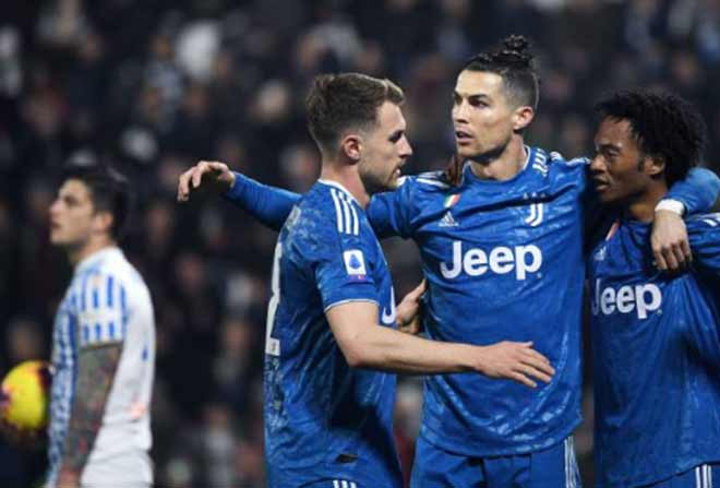 Ronaldo mở tỷ số cho Juventus cuối hiệp 1 và thiết lập kỷ lục 11 vòng liên tiếp ghi bàn ở Serie A