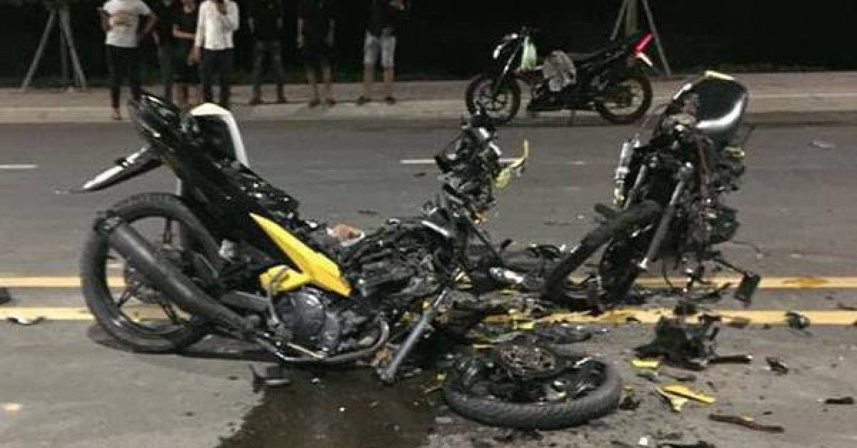 Tin tức trong ngày - Xe máy tông nhau vỡ vụn, 2 người chết trong khu Công nghệ cao