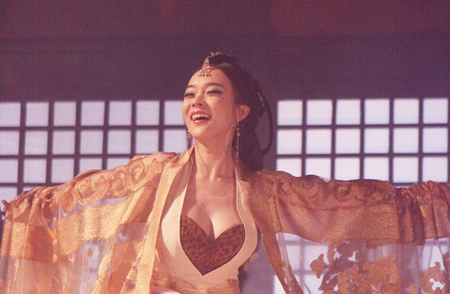 Hoắc Tư Yến có tạo hình sexy, khoe vòng 1 khi đảm nhận vai Đát Kỷ trong "Thiên sư chung quỳ".