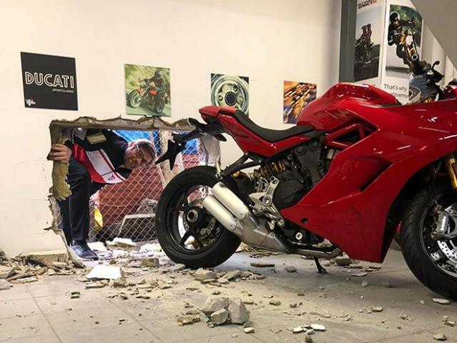 Thế giới xe - Khoan tường đánh cắp Ducati Panigale V4R, tên trộm bỏ lỡ Desmosedici RR bản giới hạn