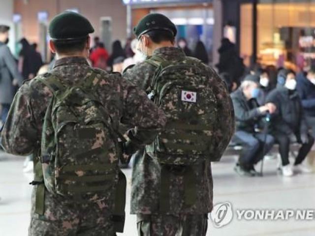 11 binh sĩ Hàn Quốc nhiễm virus Corona, cách ly 7.700 quân nhân