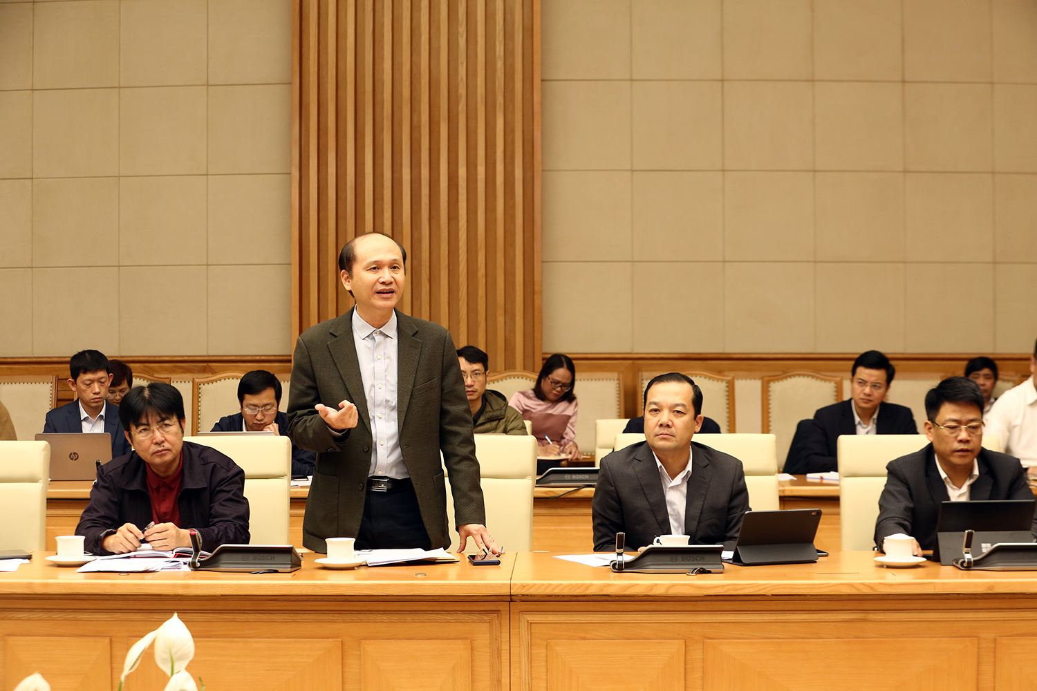 GS.TS Lê Quang Cường, nguyên Thứ trưởng Bộ Y tế phát biểu tại cuộc họp. (Ảnh: Đình Nam - VGP).&nbsp;