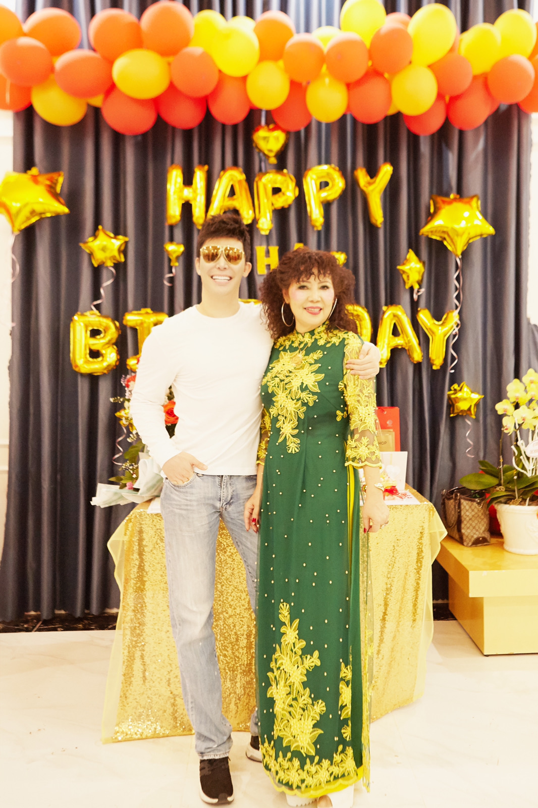 Nathan Lee tổ chức sinh nhật cho mẹ tại biệt thự 600 tỷ đồng