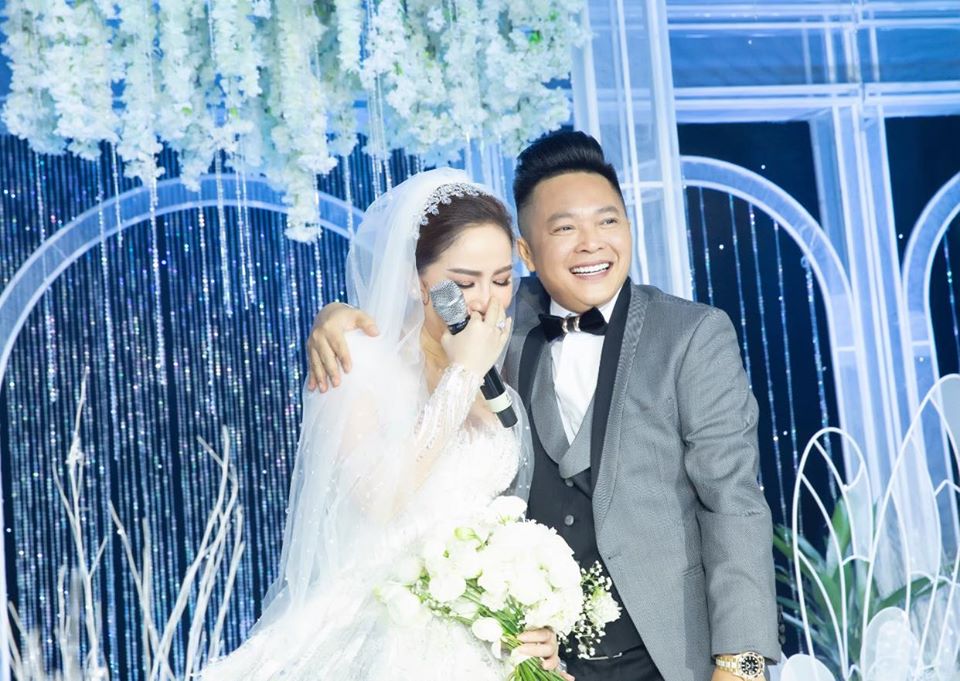 Bị gièm pha lấy chồng siêu giàu nhưng kém sắc, loạt mỹ nhân Việt vẫn hạnh phúc thế này đây - 1