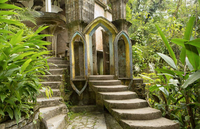 Vườn, Mexico: Được thiết kế bởi nhà văn Anh quốc Edward James, Las Pozas có cấu trúc siêu thực khác với những các công trình tương tự trên thế giới. Tới đây, du khách có cảm giác như họ đã di chuyển giữa thế giới thực và ảo.
