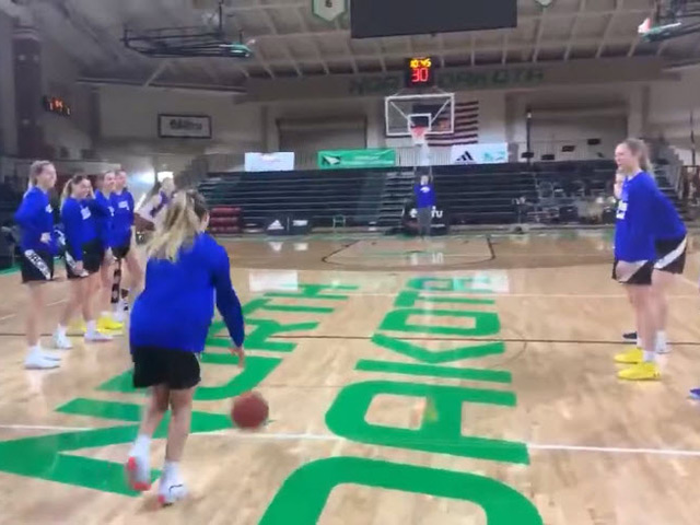 Thể thao - Khó tin nhưng thật: 5 người ném như 1, sao triệu đô phải trầm trồ