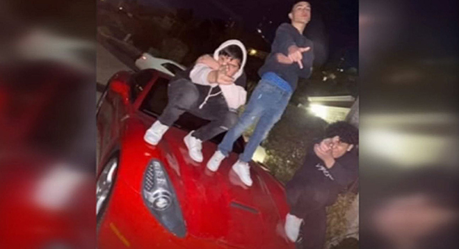 Sống ảo với siêu xe Ferrari của người lạ, nhóm thiếu niên bị phạt tới 140 triệu đồng - 1
