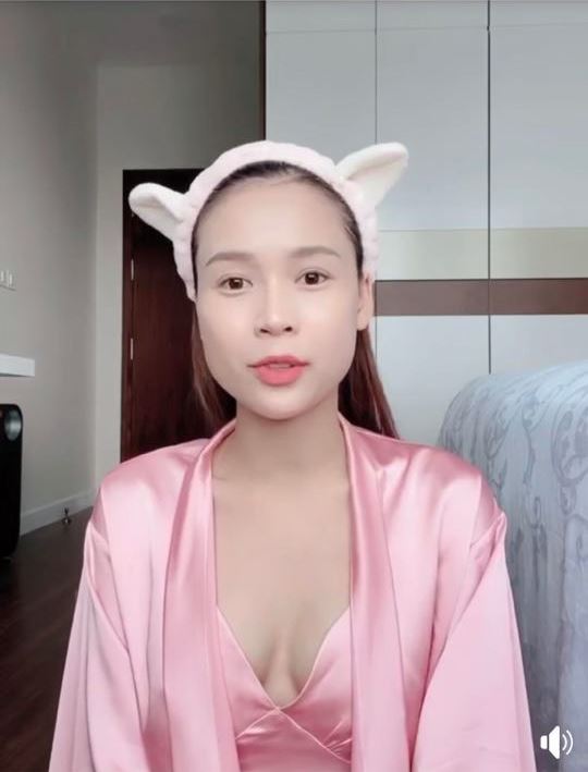 Thời trang khi livestream: "Mỹ nữ Việt sở hữu 50 tỷ đồng", Chi Pu gặp rắc rối - 2