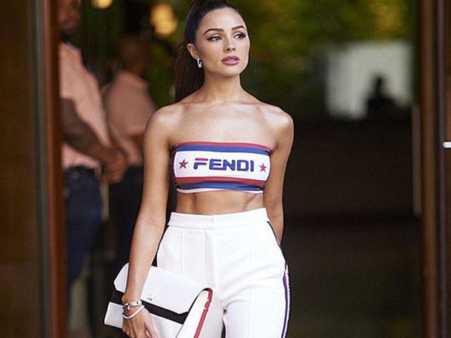 Thời trang - Học hoa hậu Hoàn vũ 2012 cách phối crop top tài tình