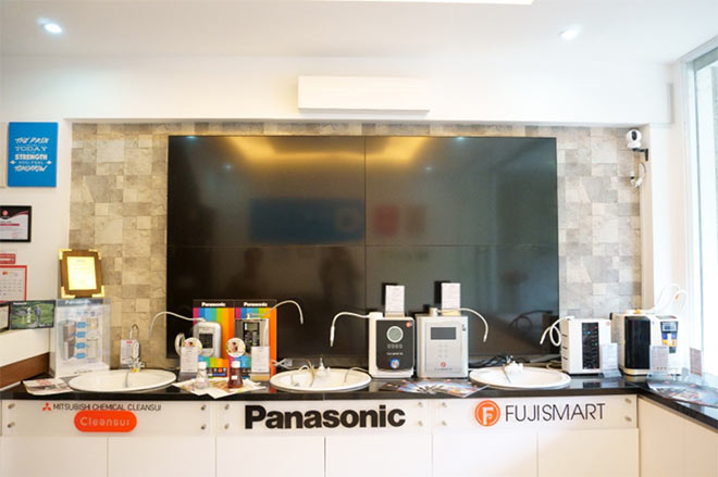  Thế Giới Điện Giải tiếp tục cung cấp miễn phí nước ion axit khử khuẩn cho người dân trong thời gian tới, được lấy trực tiếp từ máy lọc nước điện giải ion kiềm.