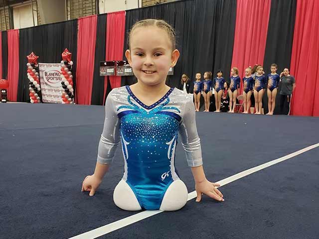 Thể thao - Thế giới sửng sốt: Bé gái 8 tuổi không chân gặt HCV thể dục nghệ thuật liên tục