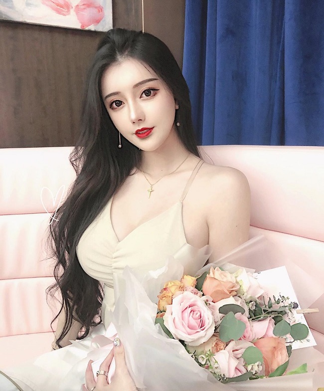 Dẫu vậy, Lin Mengtian trông trẻ trung hơn xưa nhờ gương mặt đầy đặn, hài hòa hơn.&nbsp;