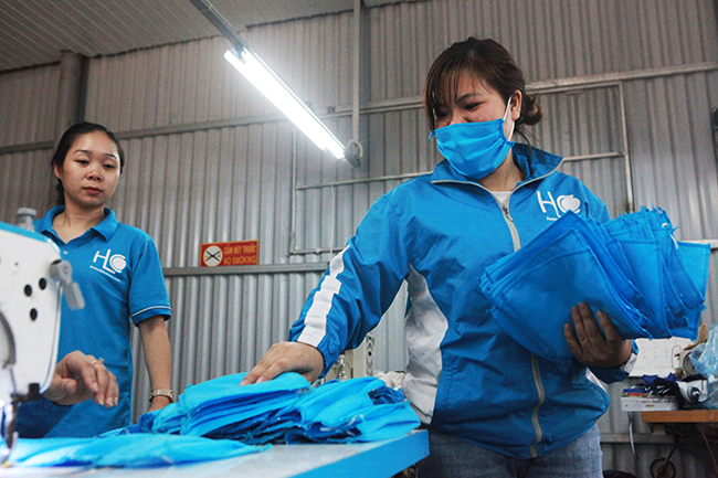 Các công đoạn được chia cho các công nhân để chuyên môn hóa