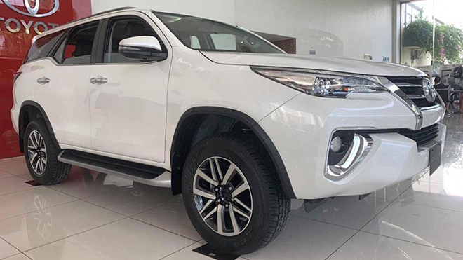 Mua Toyota Fortuner, giá lăn bánh bao nhiêu? - 1