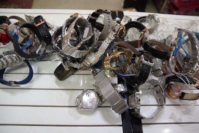 Các loại đồng hồ mang nhãn hiệu nổi tiếng trên thế giới có dấu hiệu làm giả