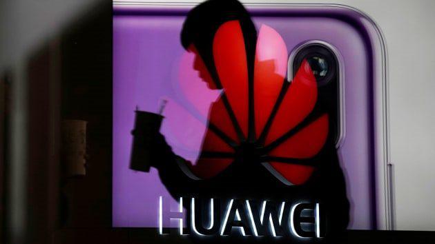 Bị quan chức Nhà Trắng ví với “mafia”, Huawei đáp trả: “Điên rồ” - 1