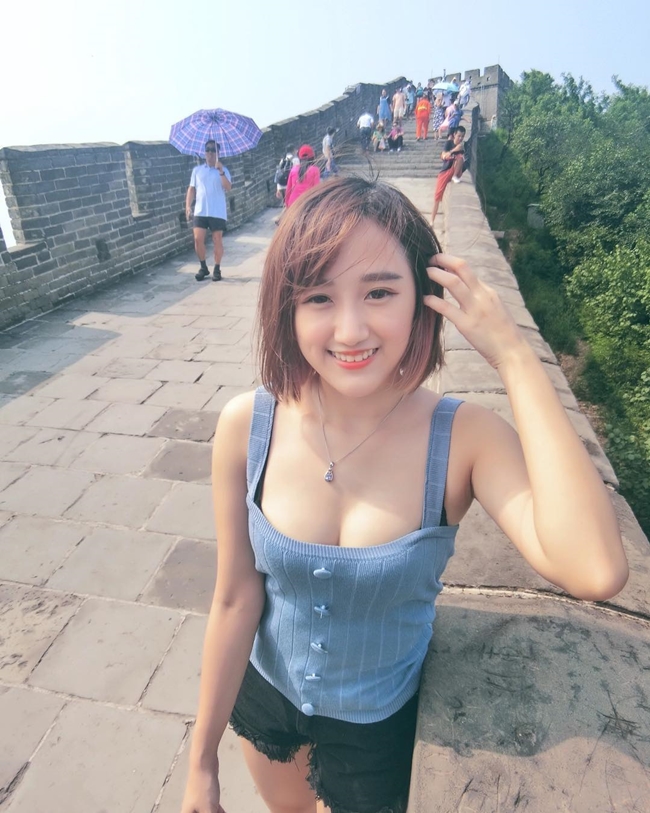 Trên kênh Youtube của mình, Dương Hồng Linh đăng tải nhiều clip hay, đặc sắc về cuộc sống thường ngày của mình cùng những tips chia sẻ hữu ích dành cho cánh phụ nữ.