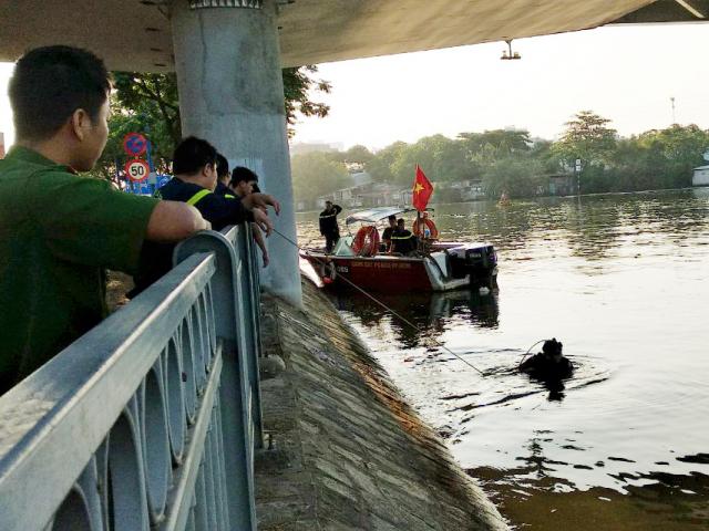 Tin tức trong ngày - Nhảy xuống dòng kênh đen ở Sài Gòn, đôi nam nữ mất tích