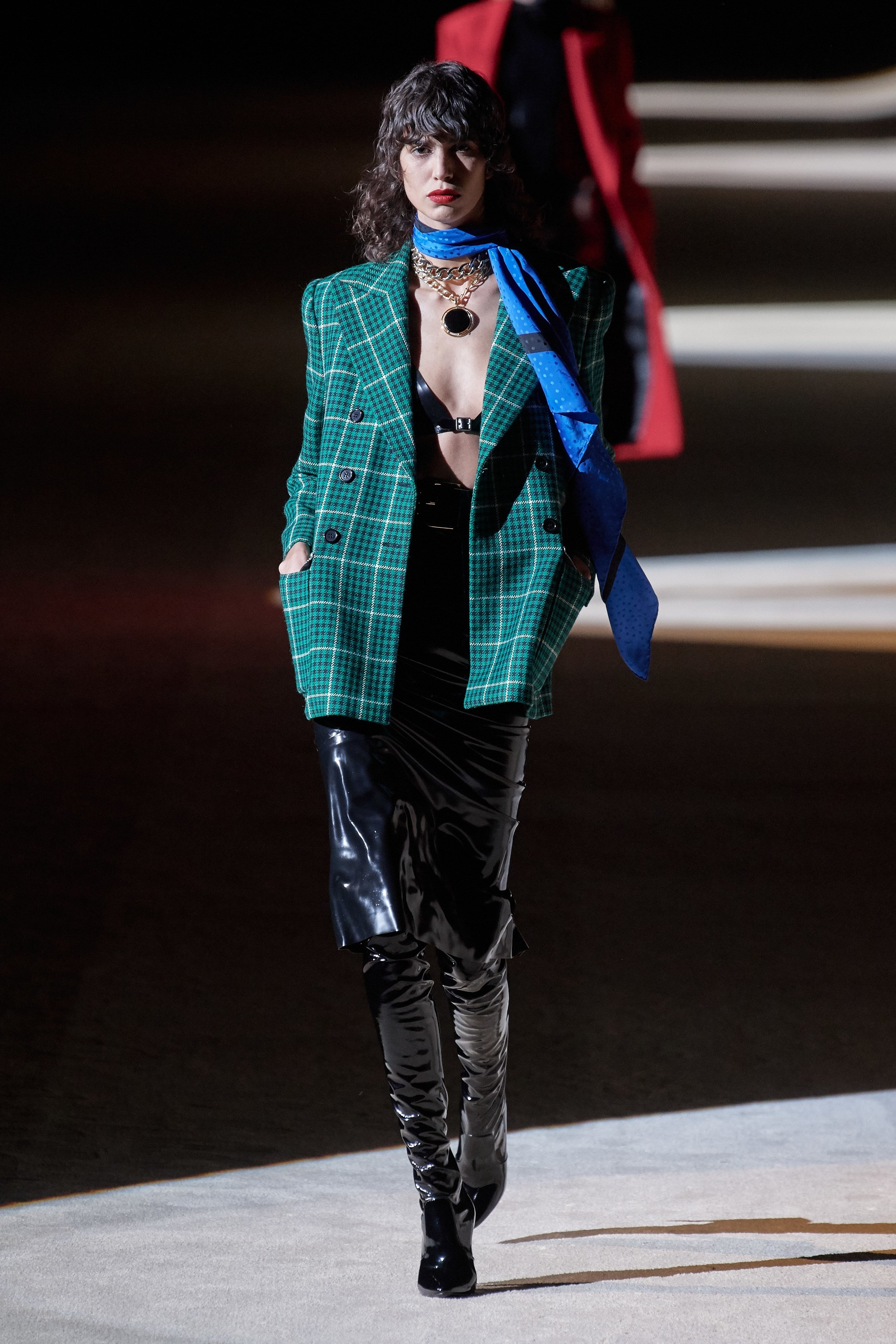 Thời trang nữ quyền của Dior tại Paris Fashion Week - 9
