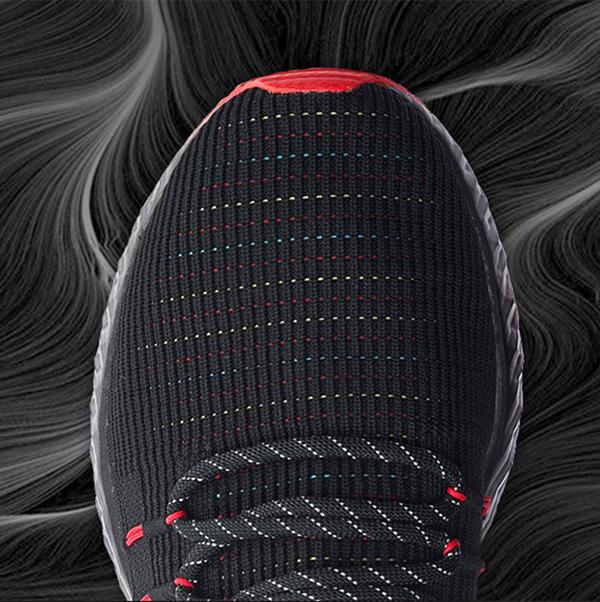 Thân giày dệt một tấm khiến đôi giày như chính đôi chân, ôm gọn từng chuyển động