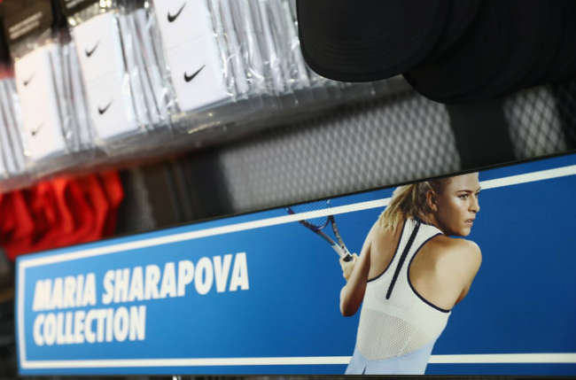 Vào tháng 1 năm 2010, Sharapova ký hợp đồng làm người mẫu quảng cáo trong 8 năm cho hãng đồ thể thao số 1 thế giới Nike và giúp cô &#34;bỏ túi&#34; tới 80 triệu đô-la từ thương vụ này. &#34;Búp bê Nga&#34; cũng đã cho ra mắt dòng sản phẩm trang phục tennis mang tên mình.
