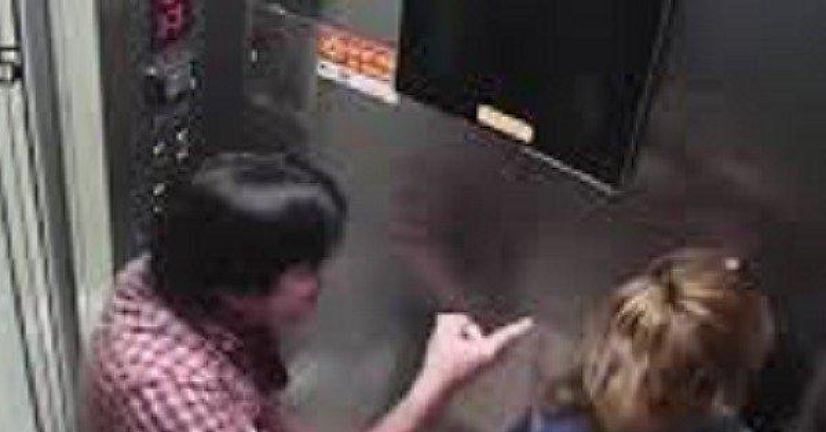 Pháp luật - Hé lộ nguyên nhân nam thanh niên đánh bạn gái dã man trong thang máy chung cư