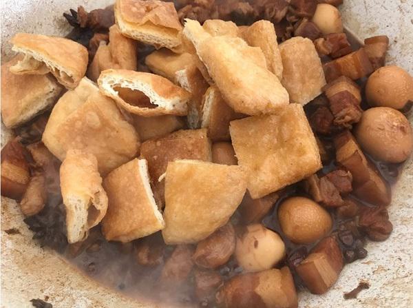 Chỉ cần thêm nguyên liệu này, món thịt kho quen thuộc bỗng ngon bất ngờ - 4