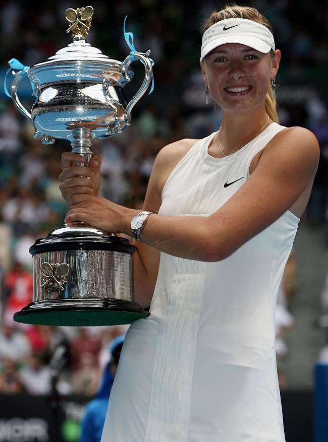 Đến năm 2008, ở độ chín và sung sức nhất, Sharapova tiếp tục chinh phục Australian Open và lên ngôi số 1 thế giới. Tuy nhiên sau đó Masha dính chấn thương vai và phải trải qua cuộc phẫu thuật.