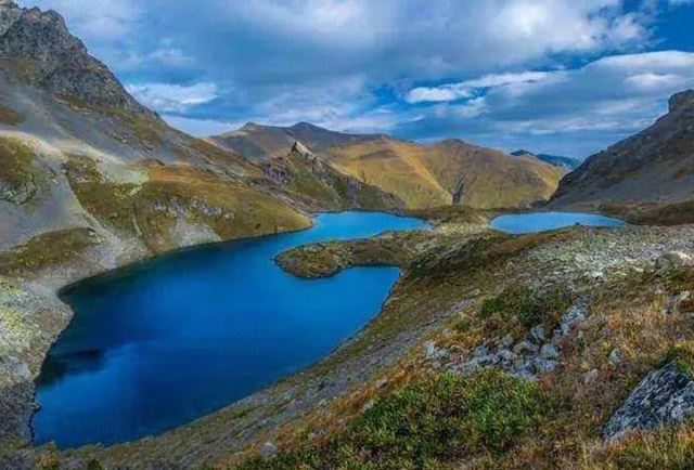 3 hồ nước khủng khiếp nhất thế giới, 1 hồ nóng quanh năm và 1 hồ giết người vô hình - 1