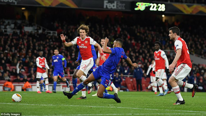 Arsenal bị loại sốc ở Europa League: Đòn đau phút cuối, Emirates chết lặng - 7